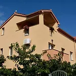 Relax At 2Br Oasis In Zadar