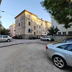 Bobo 2 One Bedroom Apartment