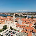 Iadra Apartment In City Center