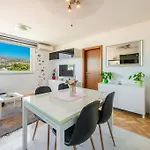 Angela Apartment With A Beautiful View