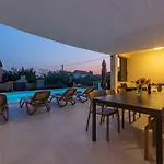 Villa Paloma With Pool