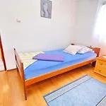 Apartment In Vir/Insel Vir 7480
