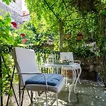 Moskar Apartment With Balcony In Heart Of Dubrovnik Old Town