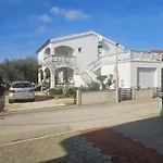 Apartment Zlatoperka