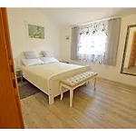 Apartment In Starigrad-Paklenica 34822