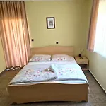 Cosy Villa Near The Beach