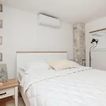 2 Bedroom Stunning Home In Desne