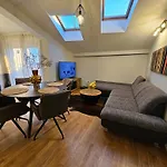 Blue Garden Loft - With Garage
