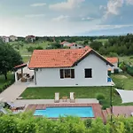 Villa Ena With Pool & Jacuzzi