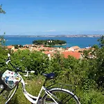 Sea Breeze Suite - Beachfront
