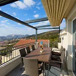 Bay Hill Apartment