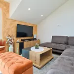 Bay Hill Apartment
