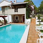 Villa Niko With Private Swimming Pool
