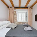 Studio Iza Grada