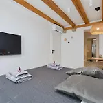 Studio Iza Grada