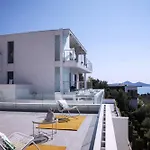 Villa Cypress Hill.