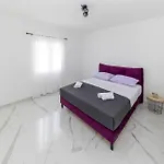 Gorgeous Apartment In Petrcane With Kitchen