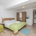 Beautiful Apartment In Rogotin With Kitchen