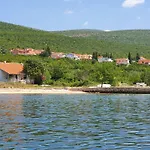 Wonderful Vacation Home On The Lake Front