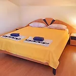 Prekrasan Apartman Sa Kaminom