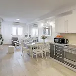 Mirror Apartment