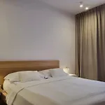 Firefly Luxury Apartment With Private Whirlpool