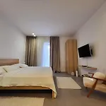 Firefly Luxury Apartment With Private Whirlpool
