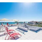 Modern Apartment Right On The Janice Beach In Pakostane Centre 50 M Away