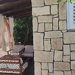 Dream House-Otok Vir