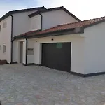Villa Met Verwarmd Zwembad En Zeezicht