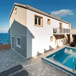 Beautiful Seaside Holiday Home Neda