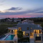 Villa Roca With Heated Pool And Sauna