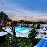 Robinzon House Rocsy - With Pool And Jacuzzi, Zdrelac