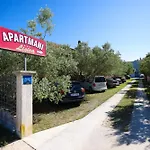 Apartments Lisica 2