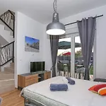 Villa Tri Palme With Heated Pool
