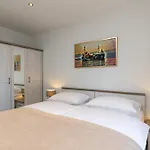 Brand New*City Centre Apart. Kirby