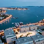 Seafront Luxury Suite Idassa By Belmont Realty