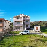 Beachfront Apartments Jermen