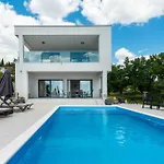 Stunning Seaview Villa Katharina