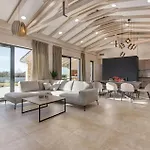 Villa Nola