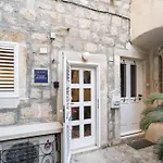Lovely Holiday House Othello Next To The Buza Beach