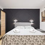 Oscar & Leo Apartments