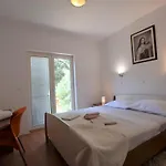 Spacious Apartment In Mandre With Terrace