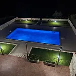 Pool Apartment Adriana