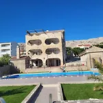 Pool Apartment Ena
