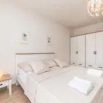 Lakeview Apartments
