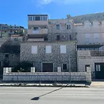 Apartments And Rooms Maritimo
