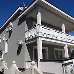 Apartment In Sukosan Mit Balkon, Nahe Am Strand