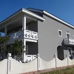 Apartment In Sukosan Mit Balkon, Nahe Am Strand