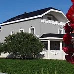 Ferienwohnung In Sukosan Mit Grosser Terrasse